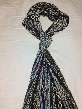 Black Chain-Print Fashion Scarf with Brooch